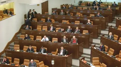 Rada Federacji uchyliła zgodę na wprowadzenie wojsk rosyjskich na Ukrainę 