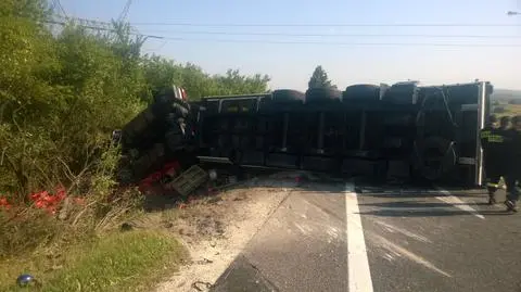 Zderzenie busa z ciężarówką. Dwie osoby nie żyją, dwie są ranne.