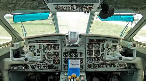 Kokpit Jaka 40