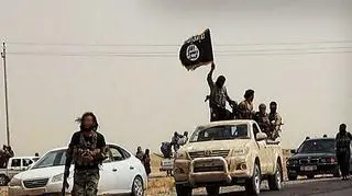 Islamiści z IS dokonują w Syrii i Iraku zbrodni wojennych