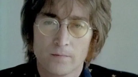 Opublikują prywatne listy Lennona