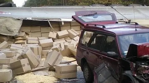 Karambol siedmiu aut, 
dziewięć osób w szpitalu
