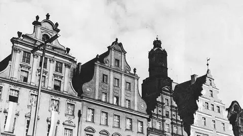Rynek 2 - pierwsza z prawej, Rynek 3, Rynek 4 - Pod Złotym Orłem i Rynek 5