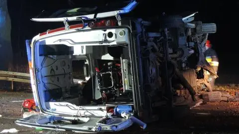 Grońsko: Zderzenie karetki z autem