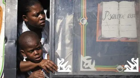 Francuzi przyspieszają adopcję sierot z Haiti