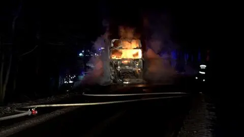 Kamienna Góra. Spłonęła ciężarówka przewożąca łatwopalny ładunek