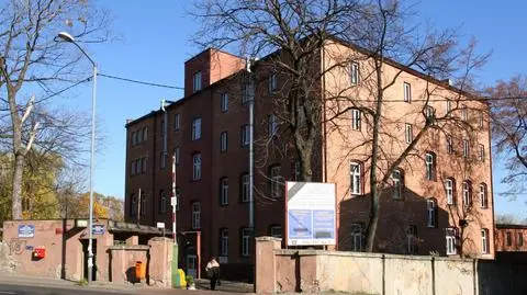 Śmierć w szpitalnej windzie. "Przygniotła mężczyznę do stropu"