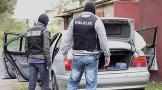 Udana akcja dolnośląskiej policji, przechwycono nielegalny tytoń, są zatrzymani