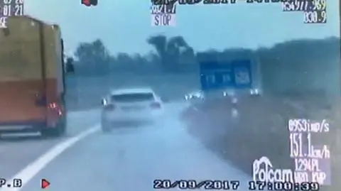 Gnał 216 km/h i wyprzedzał pasem awaryjnym
