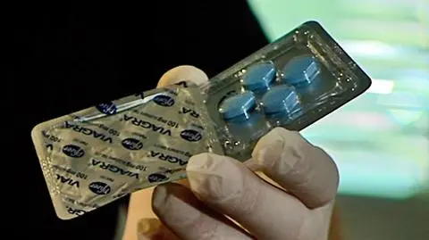 Węgiel i gips na potencję. Podrabiana viagra z sieci