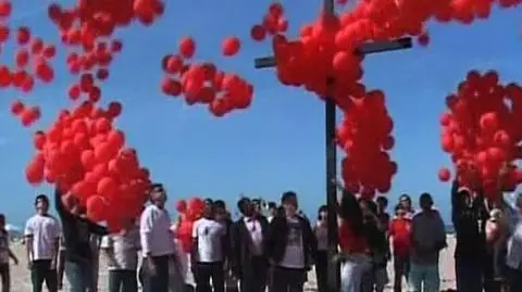 Każdy balon to symbol potencjalnej ofiary wojny gangów