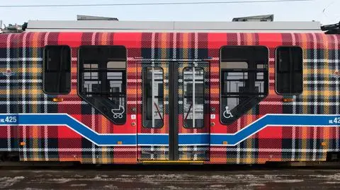 Kraków. Tramwaj w szkocką kratę, motorniczym ambasador