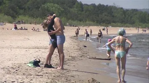 Kieszonkowcy zbierają żniwo na plażach