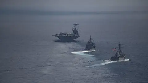 Lotniskowiec USS Carl Vinson wraz z częścią eskorty