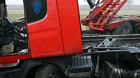 Pociąg staranował tira. Blokada potrwa do niedzieli
