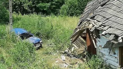 Podkarpacie: kobieta uderzyła samochodem w dom