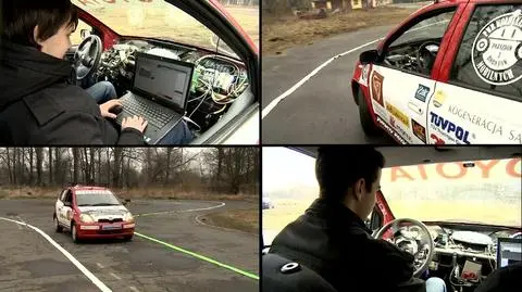 Sam skręca i jedzie po trasie.
 Jurek - samochód autonomiczny 