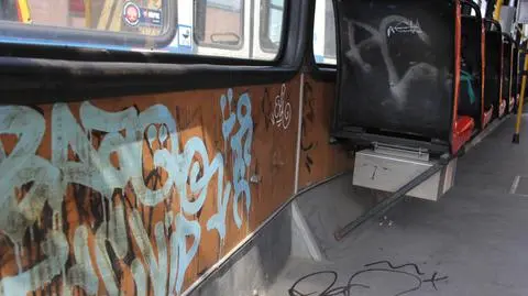 Kwasem lub pięścią w autobus. Zniszczenia za 5 milionów