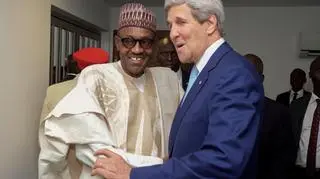 Prezydent Nigerii z byłym sekretarzem stanu USA Johnem Kerrym