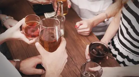 Rośnie spożycie alkoholu w Polsce. Krzysztof Brzózka o statystykach