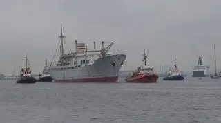 Właściciel statku będzie musiał wydobyć go z dna