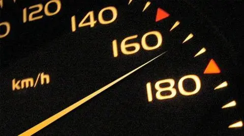 Zakonnica za kółkiem, na liczniku 180 km/h