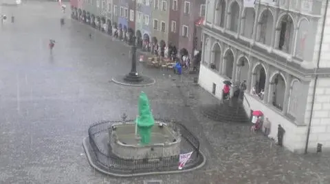 Ściana deszczu. Bez prądu przed meczem