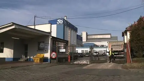 Wypadek w hucie szkła. Trzej pracownicy poparzeni kwasem, jeden zmarł