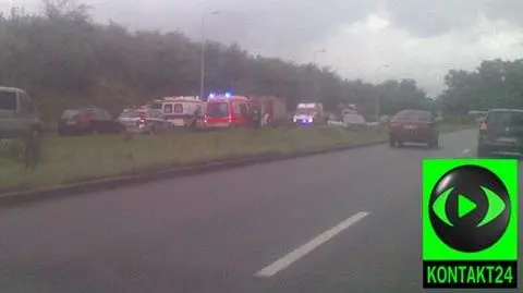 Wjechał w radiowóz. Policjant ranny