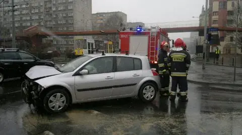 Czołówka na Legnickiej i od razu korek 