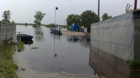 Opadająca woda odsłania wielkie zniszczenia