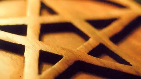 Wyciął pentagram na plecach 6-letniego syna