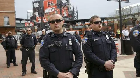 USA. Rasizm w Baltimore. "Czarny mężczyzna" w szablonie mandatu