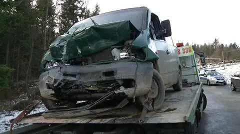 Szklary. Wypadek busa z autobusem