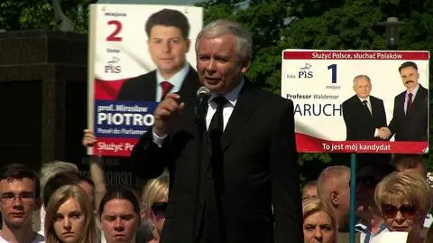 Pojedynek na tła i plakaty w PiS-ie