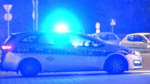 Zatrzymany za jazdę pod wpływem alkoholu mężczyzna, który miał być przesłuchiwany przez policjantów, zbiegł z komisariatu