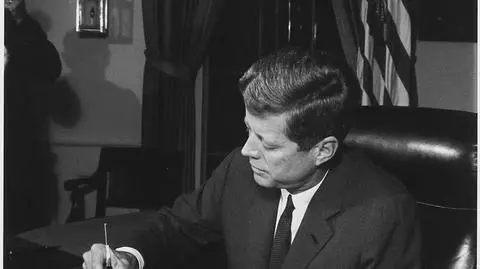 Jak zatrzymać sowieckie statki? Kennedy pisze do Chruszczowa