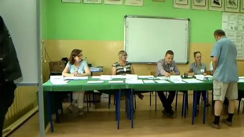 Szef PKW i urzędnicy tłumaczą, jak się wpisać do rejestru wyborców