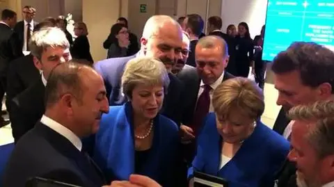 Theresa May pocieszana po półfinale mistrzostw świata