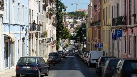 The report showed 36,639 people moved to Portugal last year, the highest since 2012, and 31,753 left, switching the balance into positive territory