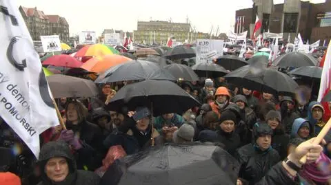 Gdańsk: Wiec na Placu Solidarności