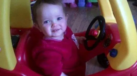 Zaniedbania, błędy, pominięte dowody. Raport ws. śmierci rocznej Poppi