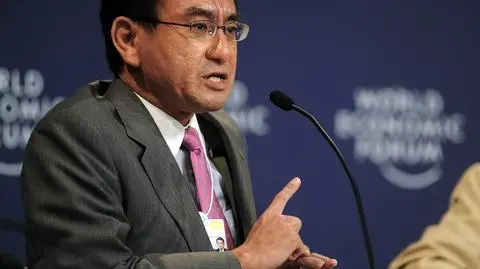 Taro Kono udaje się z misją