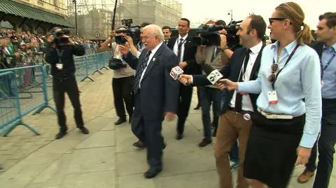 Wałęsa wyszedł do tłumu