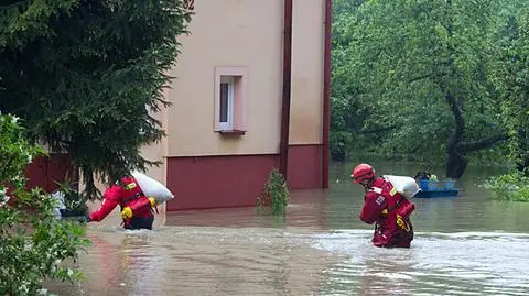 Woda podtopiła setki domów 