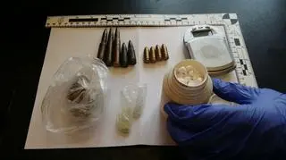 Policjanci znaleźli u 38-latka narkotyki i amunicję 