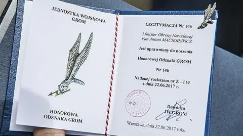 To nie pierwsze odznaczenie w MON, które budzi kontrowersje [Rzecznik MON z odznaczeniem "Za Zasługi dla Obronności Kraju" - materiał archiwalny z 16.08.2016 r.] 