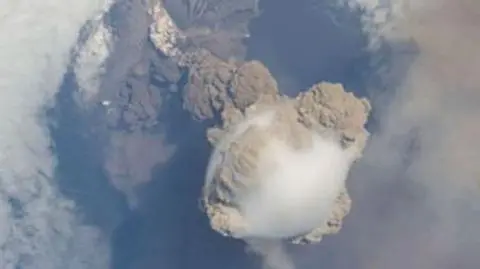 Wulkan Pawlof na Alasce grozi erupcją