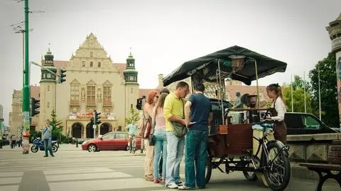 Podają kawę 
z roweru