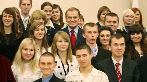 Premier: nie planujemy wprowadzenia na razie opłat za studia